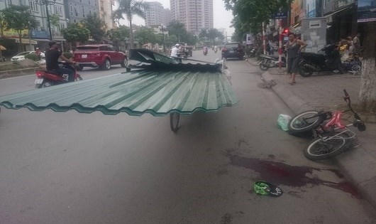 Hiện trường vụ việc bé trai bị tôn cứa cổ tử vong.