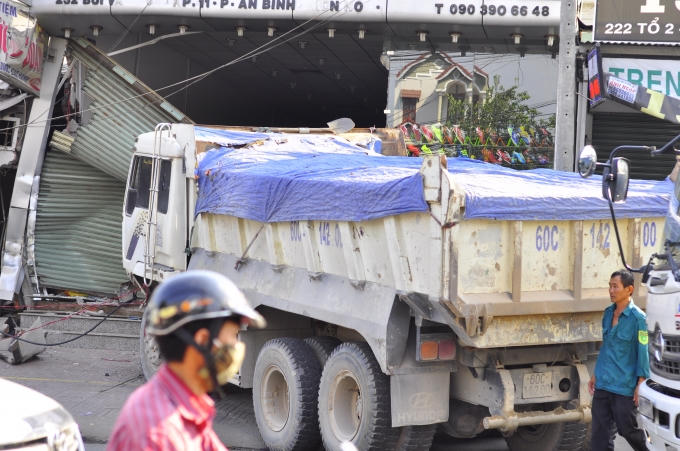 Xe tải gây tai nạn.