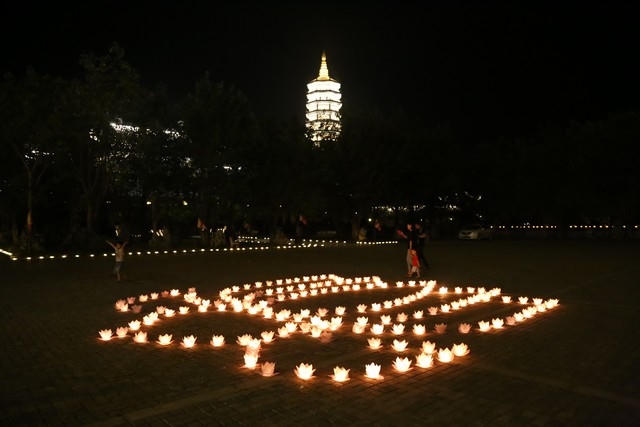 Ninh Bình: Đêm hội hoa đăng cầu Quốc thái Dân an tại chùa Bái Đính