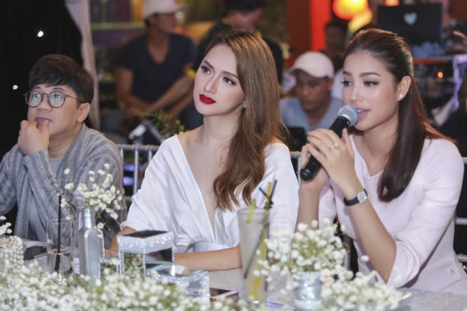 Hương Giang Idol và Phạm Hương đọ sắc cùng nhau.