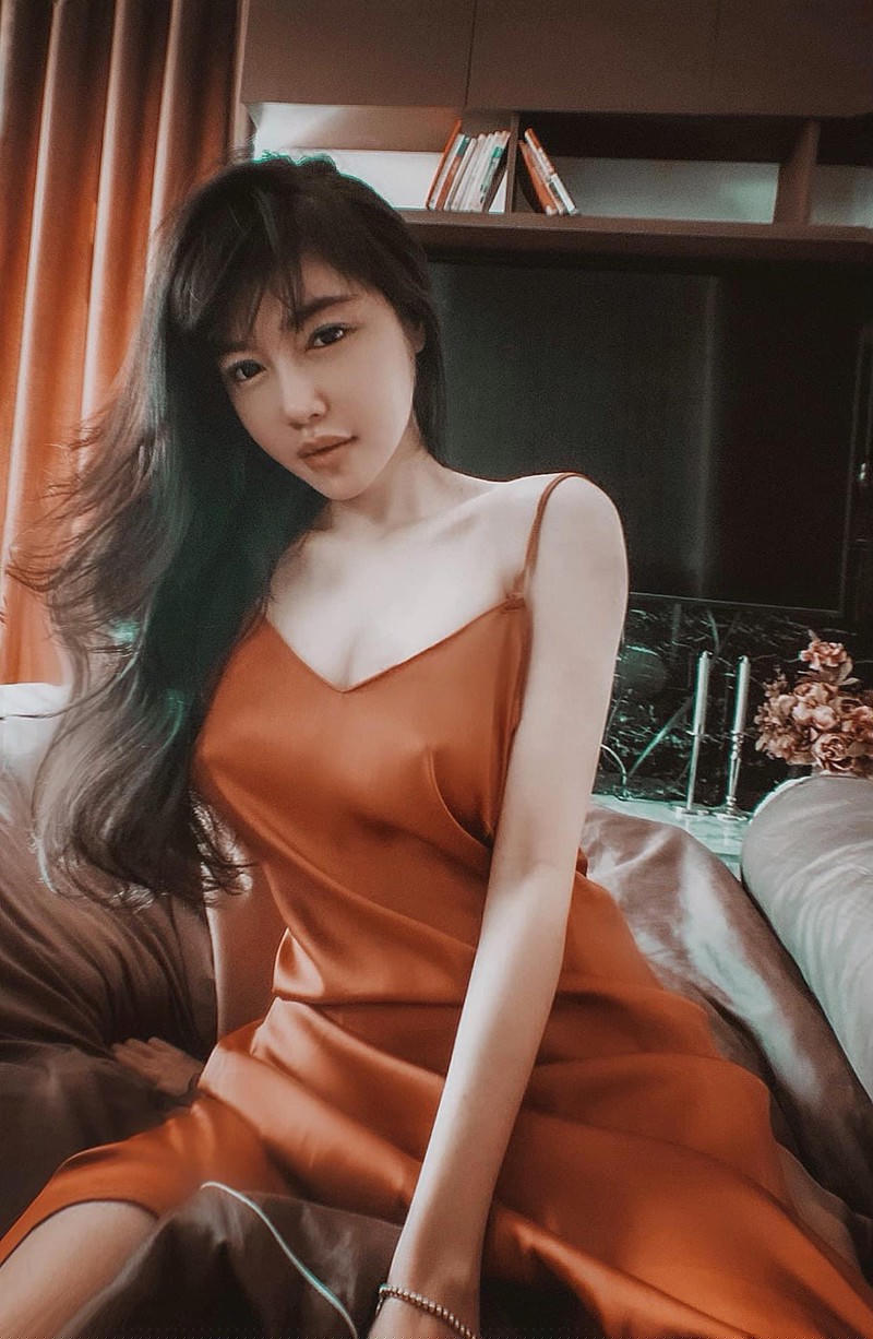 Elly Trần cũng cho biết cô thuộc tuýp người kín tiếng, khó tìm hiểu. Không xác minh, không tâm sự gì về cuộc sống cá nhân cũng như công việc nhiều. Cô chỉ lên tiếng đính chính và nhờ vào luật pháp dịp gần đây nhất khi mà có 1 số thông tin sai lệch về mẹ con cô tung ra gây ảnh hưởng xấu đến cuộc sống của nữ diễn viên.