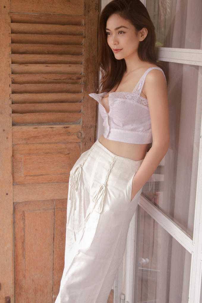 Sức hút từ Mâu Thủy không chỉ đến từ vẻ bề ngoài mà còn bởi phong cách thời trang được đánh giá cao của cô. Không “đóng khung” bản thân trong khuôn mẫu nhất định, nàng Hậu liên tiếp thử nghiệm bản thân ở những phong cách khác nhau và nhận được nhiều lời khen từ giới mộ điệu.