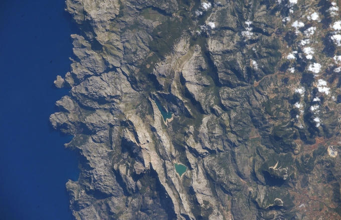 Bờ biển phía bắc Mallorca, Địa Trung Hải. (Ảnh: NASA)