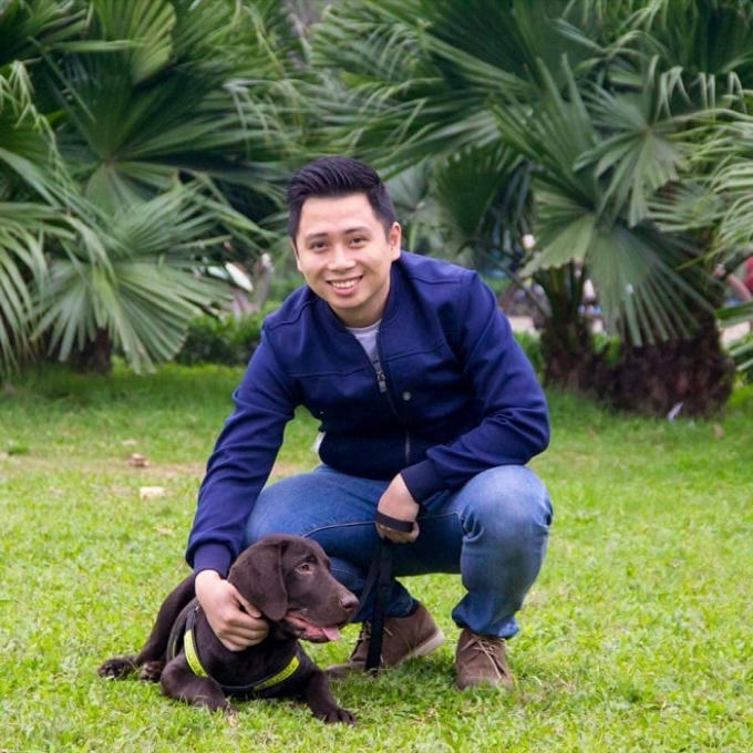 Anh Nguyễn Trọng Khánh và chó toffee.