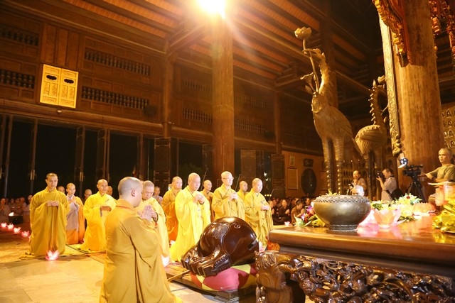 Ninh Bình: Đêm hội hoa đăng cầu Quốc thái Dân an tại chùa Bái Đính