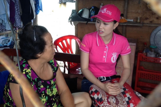 Phương Thảo đã quyết định khởi công dự án bê-tông hóa con đường đất, tạp điều kiện cho người dân đi lại dễ dàng.