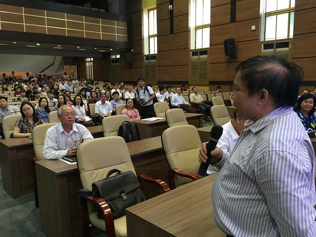 Thứ trưởng Bùi Văn Ga nhắn nhủ và động viên với cán bộ, giảng viên của trường ĐH Kinh tế TPHCM trước khi họ lên Bình Phước làm công tác tổ chức thi THPT quốc gia.
