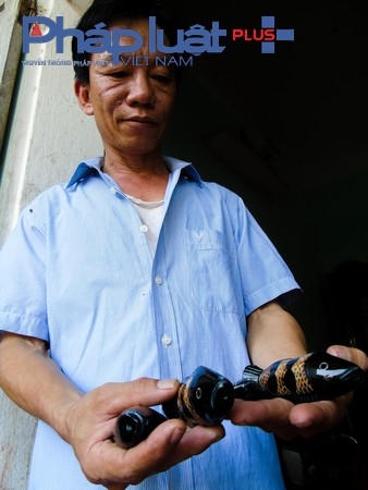 Năm 1987 do cơ chế không phù hợp Tổ hợp Hợp Tác Xã chính thức giải thể thành các tổ sản xuất hộ gia đình. Thời kì này làng đã có 2 nghệ nhân, 6 thợ đạt danh hiệu Bàn Tay Vàng Do Phòng Công Thương Hiệp Hội Làng Nghề công nhận