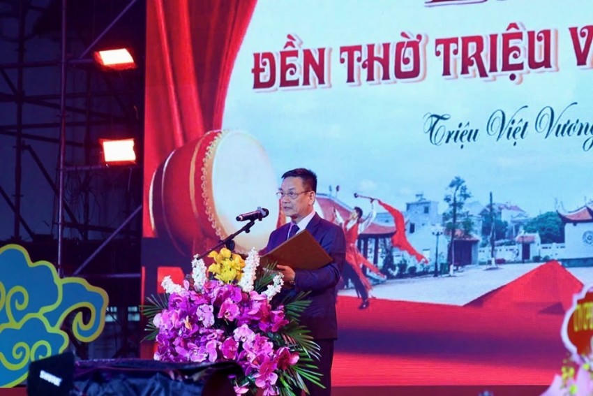 Chủ tịch UBND xã Triệu Việt Vương, Trưởng Ban tổ chức Lễ hội Lê Hải Nam phát biểu tại Lễ khai mạc.