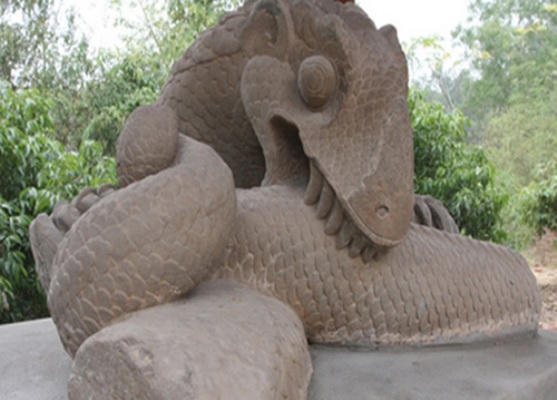 Pho tượng rồng kì lạ trong tư thế "miệng cắn thân, chân xé mình" ở Bắc Ninh.