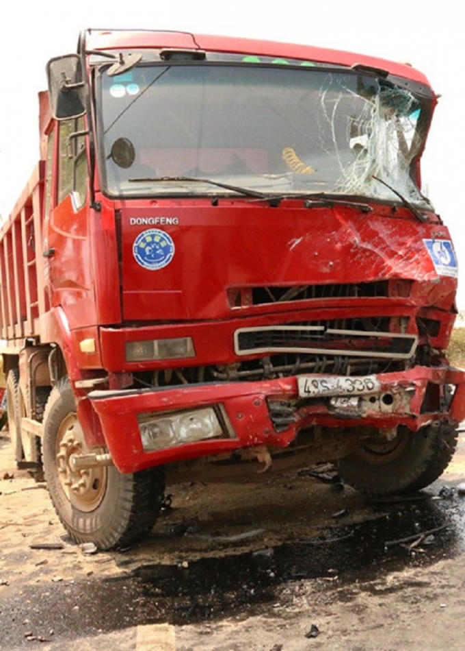 Tai nạn liên hoàn tại Quảng Ngãi làm 4 người tử vong.