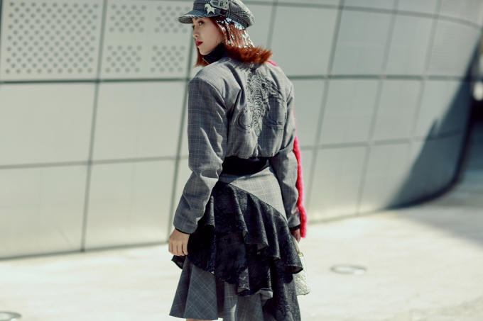 Chinh chiến Seoul Fashion Week, Ninh Dương Lan Ngọc cùng stylist Hoài Trang “khuynh đảo” đường phố Hàn Quốc