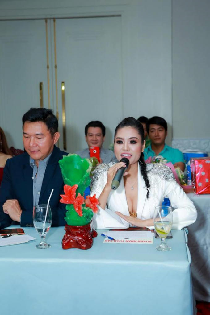 Xuất hiện quyền lực trên