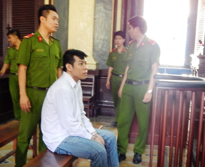 Sơn trước vành móng ngựa.