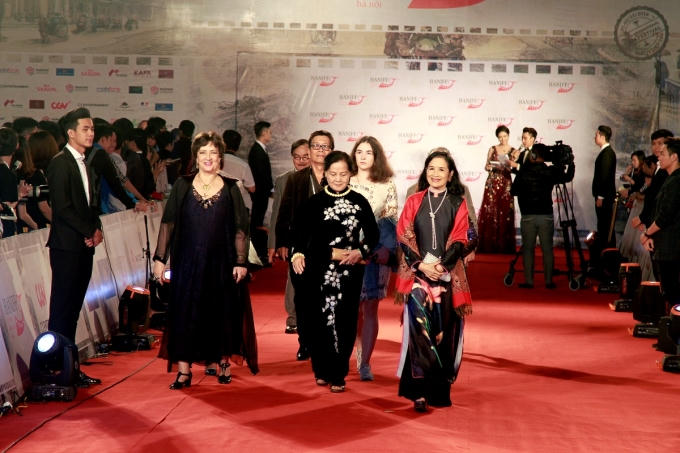 NSND Trà Giang, Ngọc Lan.