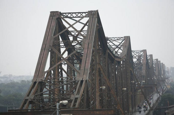 Cây cầu hiện nay đang xuống cấp nghiêm trọng vì sự tác động của thời gian và con người.