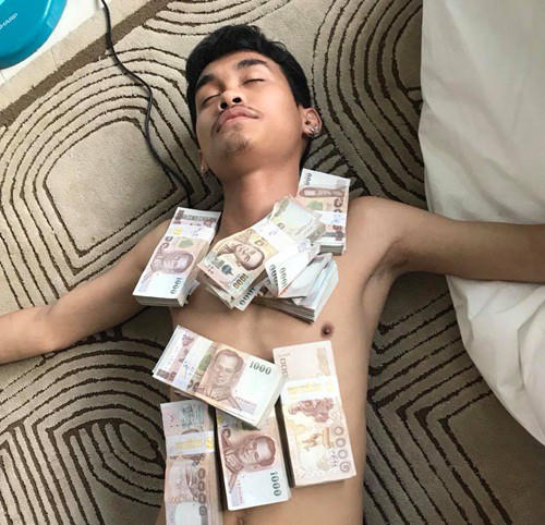 Bị bạn gái giận, chàng trai quyết bỏ ra 700 triệu đồng làm hòa