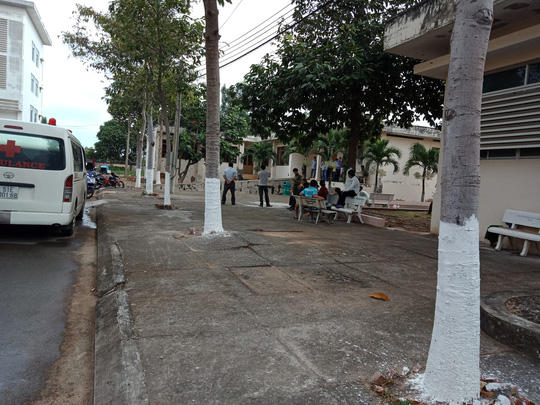 Đối tượng nghi ngáo đá được đưa đến bệnh viện cấp cứu nhưng không qua khỏi.