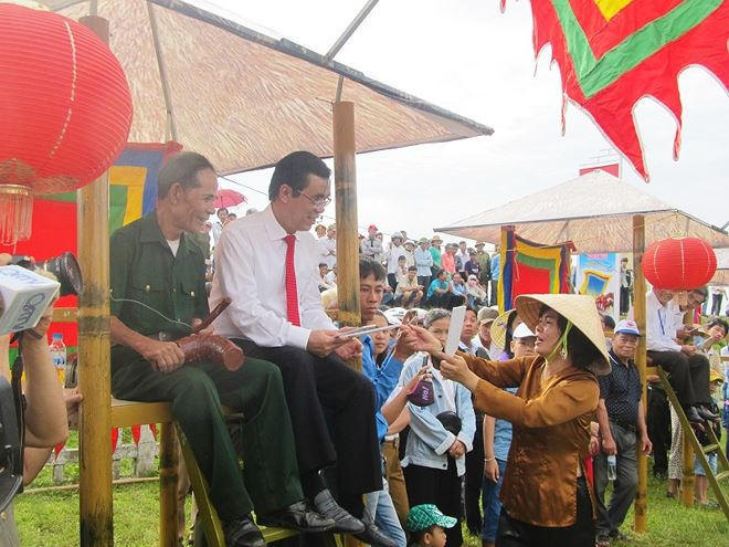 Lễ hội bài chòi thu hút đông đảo người dân và du khách tham gia.