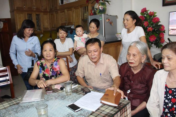 Người d&acirc;n tại ng&aacute;ch 50, ng&otilde; 16, đường Nguyễn Kh&aacute;nh To&agrave;n, Cầu giấy b&agrave;y tỏ sự bức x&uacute;c do t&igrave;nh trạng mất nước k&eacute;o d&agrave;i.