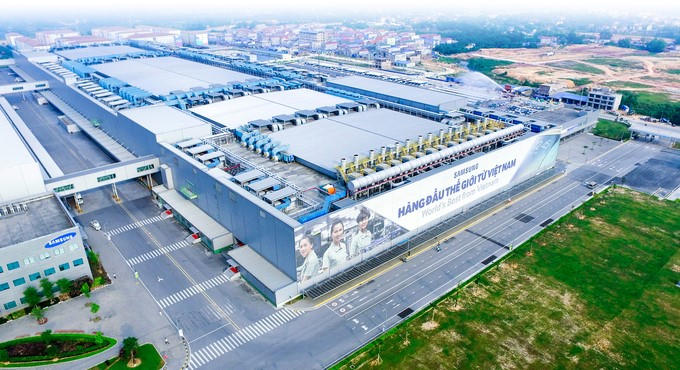 Tổ hợp Samsung Điện tử Việt Nam đã giải ngân hơn 17 tỷ USD vốn đầu tư, trong năm 2020 Samsung đạt gần 25,9 tỷ USD chiếm hơn 20% kim ngạch xuất khẩu của Việt Nam giải quyết công ăn việc làm cho gần 200,000 ngàn lao động. Samsung Việt Nam được đặt tại vị trí huyết mạch tuyến cao tốc Hà Nội – Bắc Ninh – Thái Nguyên.