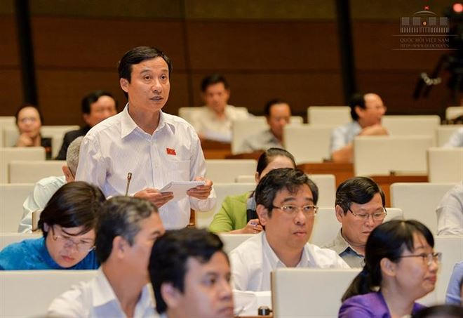 Đại biểu Bùi Văn Xuyền cho rằng cơ quan nhà nước cần phải gương mẫu trong việc THA hành chính, khó khăn thế nào cũng phải gương mẫu thi hành đầu tiên.