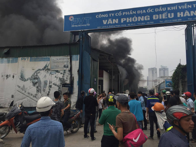 Vào khoảng 13h30p ngày 7/4 vụ cháy lớn đã xảy ra trên đường Phạm Hùng, tại lô E1.2