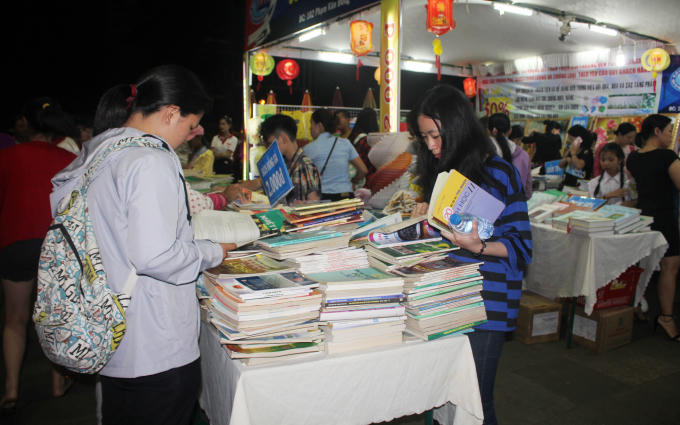 Hàng trăm lượt người tham gia Hội sách Gia Lai 2017.