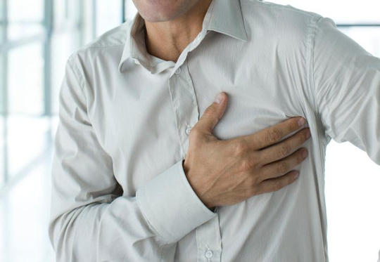 Tuy ít gặp nhưng nam giới hoàn toàn có khả năng bị ung thư vú. Ảnh: internet