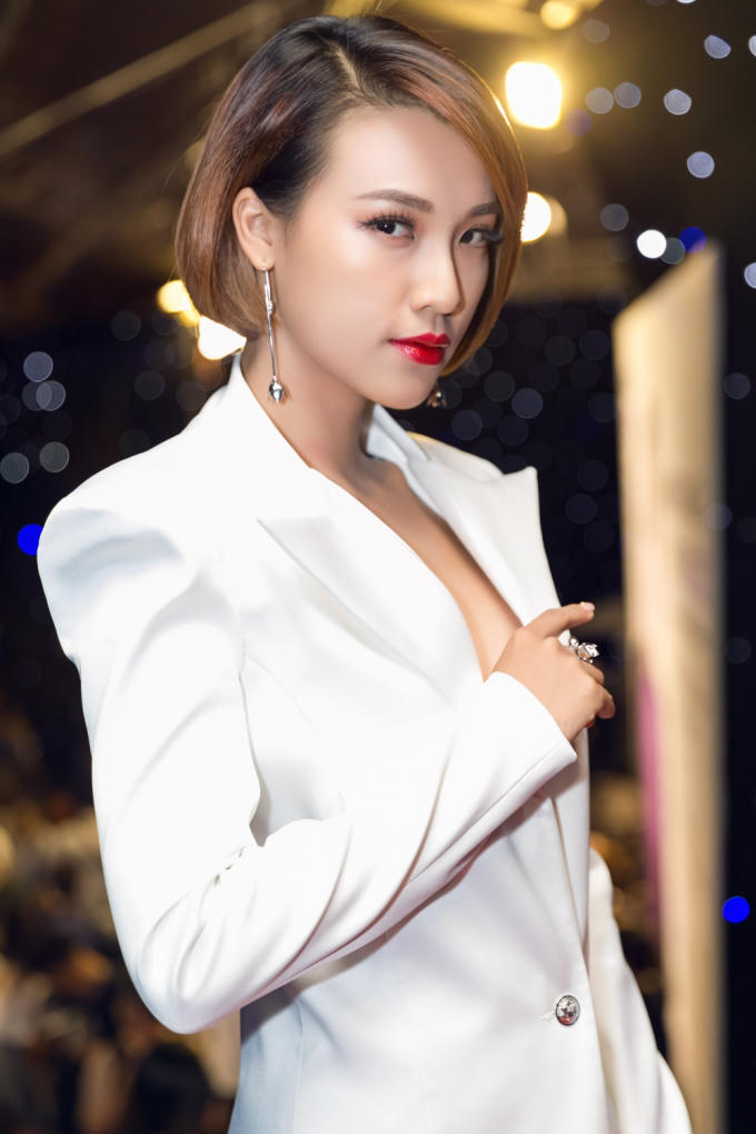 Ho&agrave;ng Oanh c&aacute; t&iacute;nh với phong c&aacute;ch menswear đậm chất Dung đại ca