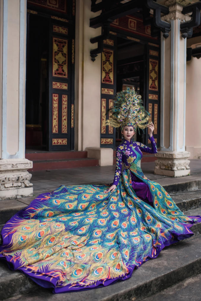 Ấn tượng với bộ Quốc phục “Khổng Tước” của đại diện Việt Nam tại Miss Asia World