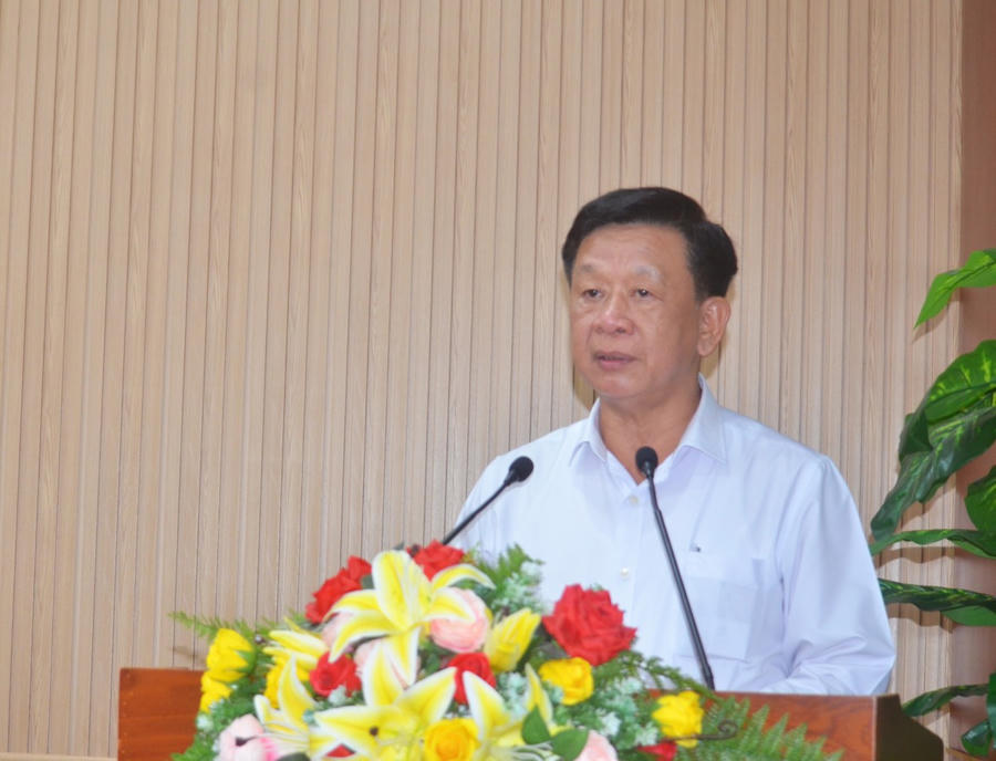 Ông Hồ Trung Việt – Ủy viên BTV Tỉnh ủy, Trưởng Ban Tuyên giáo và Dân vận Tỉnh ủy Cà Mau, trình bày thông qua Chương trình hành động của Ban Chấp hành Đảng bộ tỉnh thực hiện Nghị quyết Đại hội XIV của Đảng, nhấn mạnh yêu cầu cụ thể hóa nhiệm vụ, rõ việc, rõ trách nhiệm, rõ tiến độ.