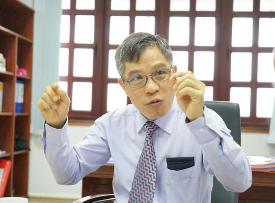 Ông Lê Nguyễn Minh Quang trả lời Báo Người Lao Động chiều 26-12 (Ảnh GM-PA)