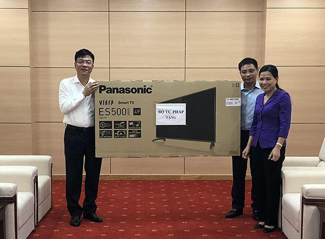 Cùng ngày, Đoàn công tác Ban Chỉ đạo CCTP Trung ương đã thăm Đoàn Đại biểu Quốc hội tỉnh Quảng Ninh.