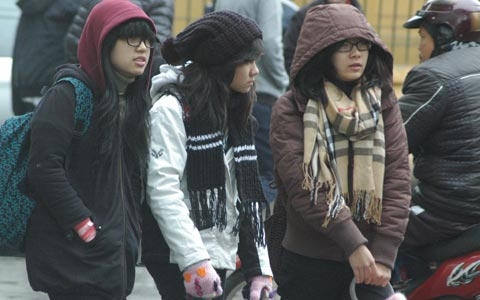 Ở c&aacute;c tỉnh miền Bắc trời r&eacute;t, v&ugrave;ng n&uacute;i c&oacute; nơi r&eacute;t đậm v&agrave;o đ&ecirc;m v&agrave; s&aacute;ng sớm với nhiệt độ thấp nhất phổ biến 11-14oC. Ảnh minh họa.