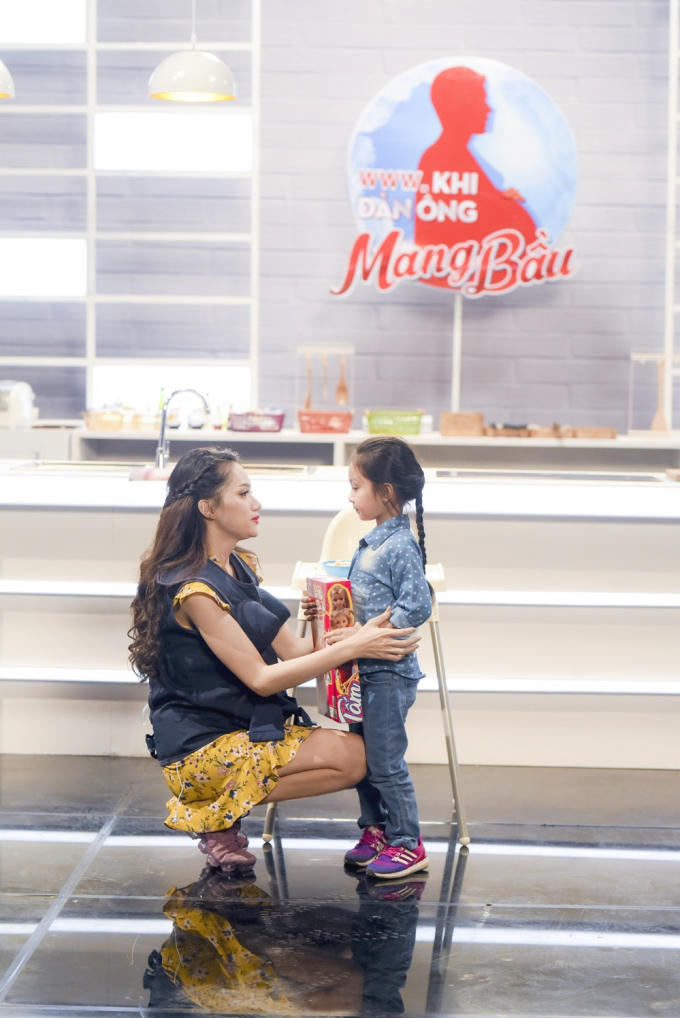 Xúc động khi Hương Giang chia sẻ thời đi học không được bạn bè tôn trọng