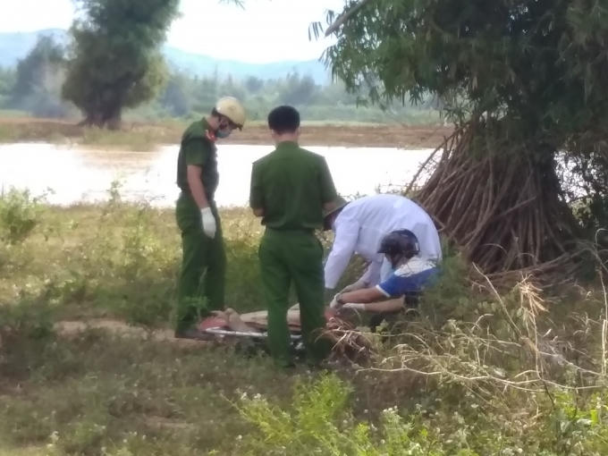 Các cơ quan tỉnh Kon tum đang khám nghiệm tử thi để xác định nguyên nhân cái chết.