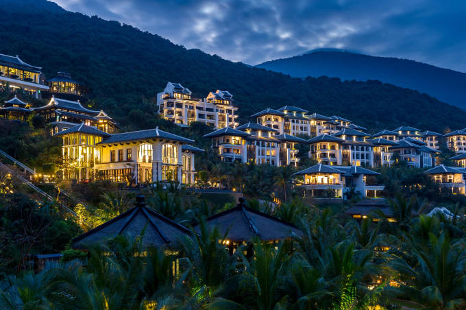 Khu nghỉ dưỡng với hơn 200 phòng đều có tầm nhìn hướng biển.