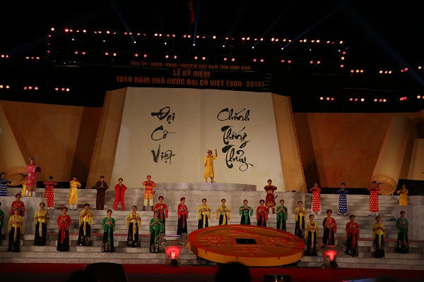 Nhiều chương trình nghệ thuật đặc sắc trong buổi lễ kỉ niệm.