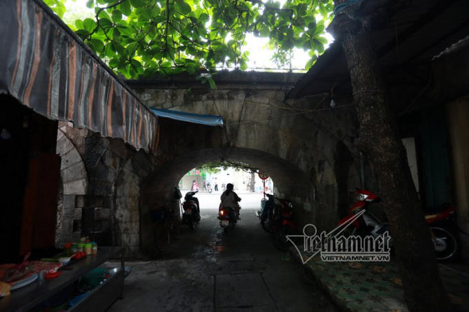 127 v&ograve;m cầu trăm tuổi H&agrave; th&agrave;nh trước ph&uacute;t đục th&ocirc;ng