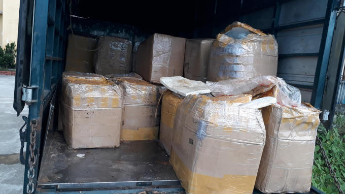 Chiếc xe cùng số nội tạng bị tạm giữ.