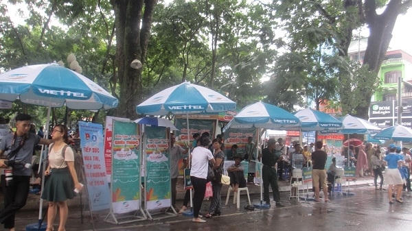 Chùm ảnh: Không khí ngày đầu làm thủ tục dự thi THPT Quốc gia 2016