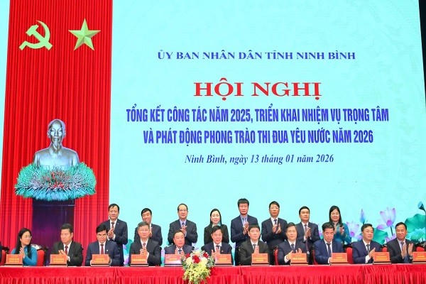 Đại diện các Khối thi đua của tỉnh ký kết giao ước thi đua năm 2026.