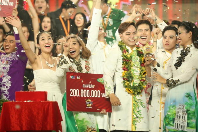 Nhóm Buffalo vui mừng vì giành giải quán quân.