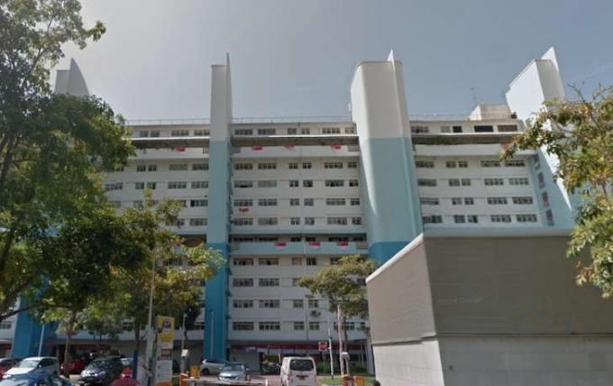 Tòa nhà nơi cậu bé 13 tuổi rơi xuống. (Ảnh: Straitimes)