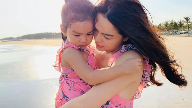 Phạm Quỳnh Anh tự tin khoe dáng nuột với đồ bơi, khó tin là gái hai con - ảnh 6