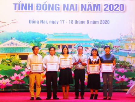 H1 cac ca nhan tap the
