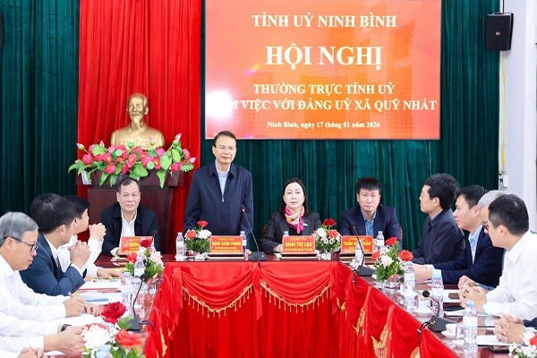 Ông Đặng Xuân Phong, Ủy viên Trung ương Đảng, Bí thư Tỉnh ủy, Trưởng Đoàn đại biểu Quốc hội tỉnh phát biểu tại buổi làm việc.
