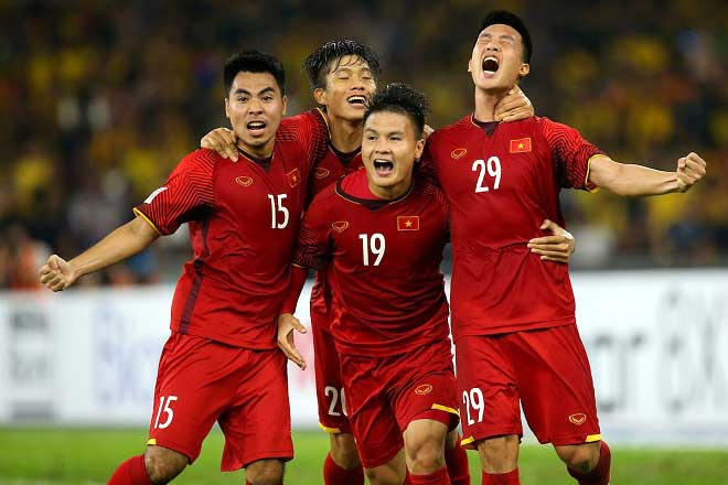 Nhiều đơn vị hứa thưởng tiền tỷ cho đội tuyển Việt Nam nếu vô địch AFF Cup 2018.