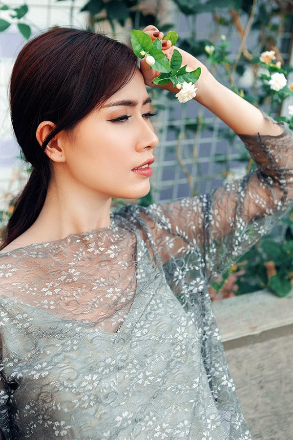 Phan Thị Mơ gây thương nhớ với vẻ đẹp mơ màng dưới nắng chiều